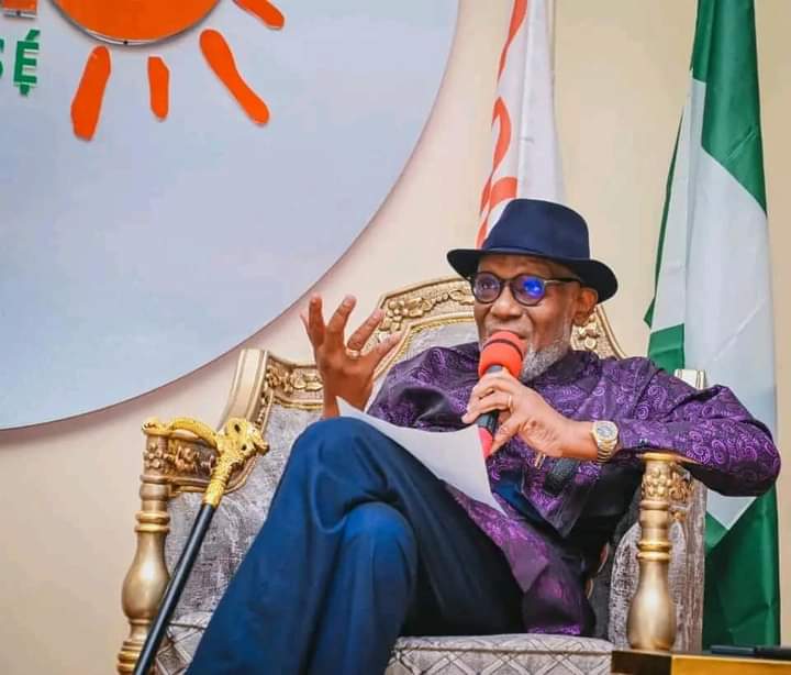 At last, Governor Akeredolu landed in Ondo from medical vacation, meets stakeholders  ••• resumes official duties immediately