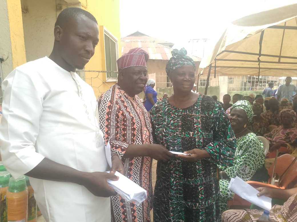 Ayede Council Boss, Ajayi Empowers Farmers, Aged