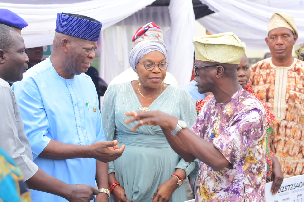 TCN Power Project: Oyebanji Pays N503m to 1,050 Land Owners